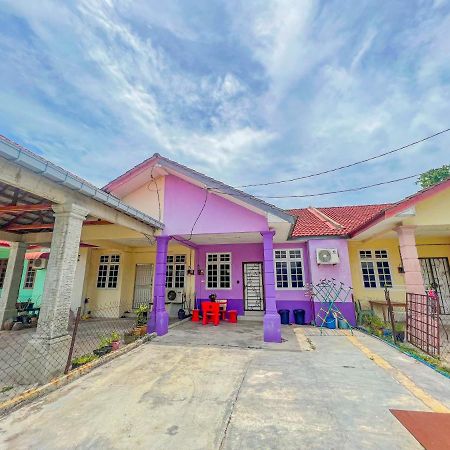 Nail Homestay Kuala Besut Екстер'єр фото